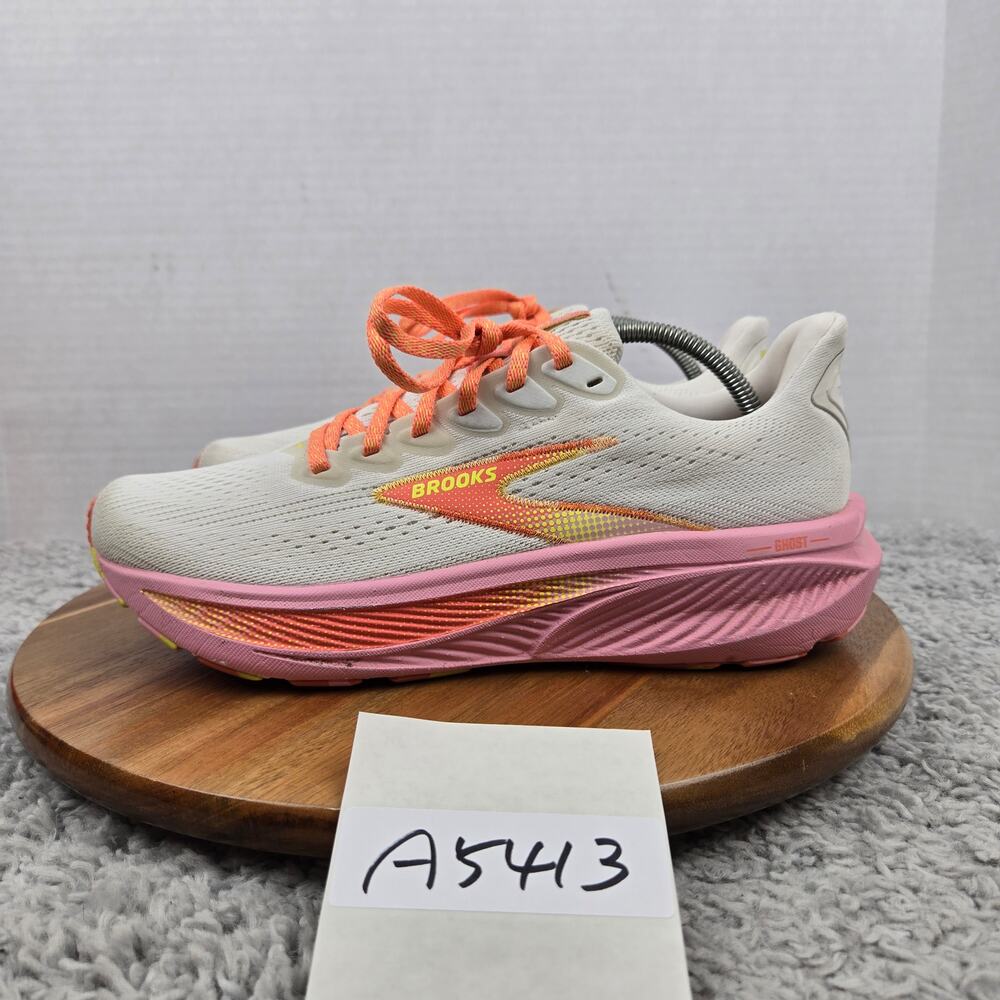 Brooks Womens 9B Ghost 17 Coconut Candy Daily Athletic Gym Road Running Shoe